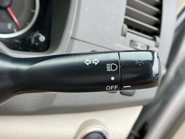 アイシス Ｌ　ＥＴＣ　バックカメラ　ナビ　ＴＶ　両側スライド・片側電動　スマートキー　３列シート　ＣＶＴ　アルミホイール　ＣＤ　ＤＶＤ再生　ミュージックプレイヤー接続可　Ｂｌｕｅｔｏｏｔｈ　盗難防止システム（7枚目）