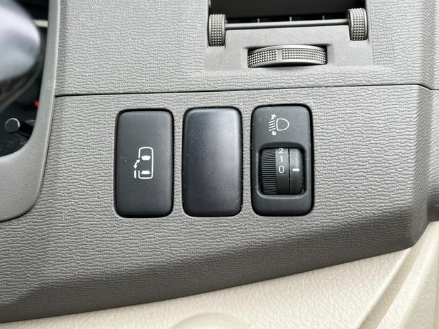 アイシス Ｌ　ＥＴＣ　バックカメラ　ナビ　ＴＶ　両側スライド・片側電動　スマートキー　３列シート　ＣＶＴ　アルミホイール　ＣＤ　ＤＶＤ再生　ミュージックプレイヤー接続可　Ｂｌｕｅｔｏｏｔｈ　盗難防止システム（9枚目）