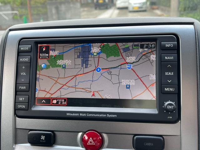 デリカＤ：５ Ｇ　ナビパッケージ　４ＷＤ　ＥＴＣ　ナビ　　オートクルーズコントロール　両側スライド・片側電動　オートライト　ＨＩＤ　スマートキー　電動格納ミラー　３列シート　フルフラット　ウォークスルー　ＣＶＴ（6枚目）