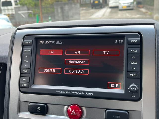 デリカＤ：５ Ｇ　ナビパッケージ　４ＷＤ　ＥＴＣ　ナビ　　オートクルーズコントロール　両側スライド・片側電動　オートライト　ＨＩＤ　スマートキー　電動格納ミラー　３列シート　フルフラット　ウォークスルー　ＣＶＴ（7枚目）