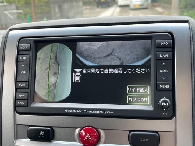 デリカＤ：５ Ｇ　ナビパッケージ　４ＷＤ　ＥＴＣ　ナビ　　オートクルーズコントロール　両側スライド・片側電動　オートライト　ＨＩＤ　スマートキー　電動格納ミラー　３列シート　フルフラット　ウォークスルー　ＣＶＴ（9枚目）
