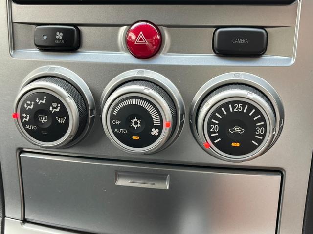 デリカＤ：５ Ｇ　ナビパッケージ　４ＷＤ　ＥＴＣ　ナビ　　オートクルーズコントロール　両側スライド・片側電動　オートライト　ＨＩＤ　スマートキー　電動格納ミラー　３列シート　フルフラット　ウォークスルー　ＣＶＴ（11枚目）