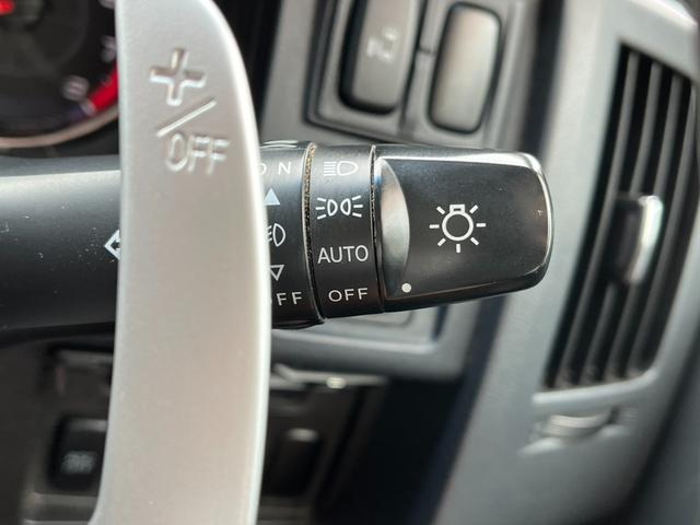 デリカＤ：５ Ｇ　ナビパッケージ　４ＷＤ　ＥＴＣ　ナビ　　オートクルーズコントロール　両側スライド・片側電動　オートライト　ＨＩＤ　スマートキー　電動格納ミラー　３列シート　フルフラット　ウォークスルー　ＣＶＴ（13枚目）