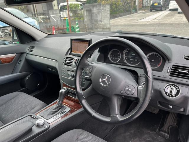 Ｃクラスステーションワゴン Ｃ２００コンプレッサーワゴン　エレガンス　バックカメラ　ナビ　オートクルーズコントロール　アルミホイール　ＨＩＤ　ＡＴ　盗難防止システム　ルーフレール　ＡＢＳ　ＣＤ　エアコン　パワーステアリング　パワーウィンドウ　運転席エアバッグ（3枚目）