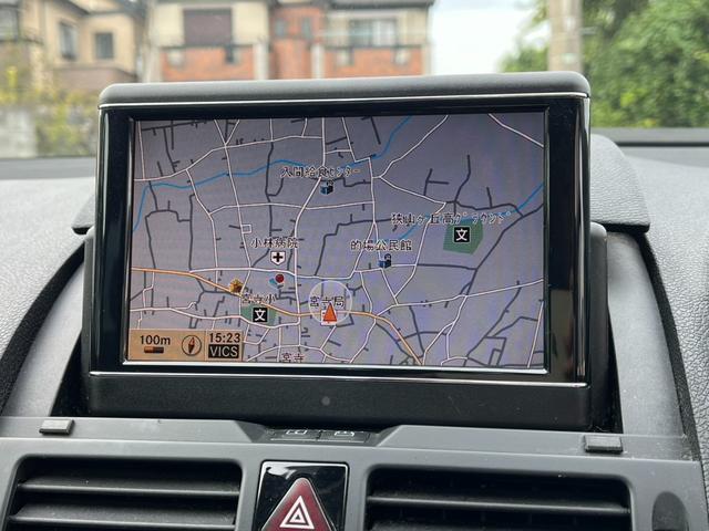 Ｃクラスステーションワゴン Ｃ２００コンプレッサーワゴン　エレガンス　バックカメラ　ナビ　オートクルーズコントロール　アルミホイール　ＨＩＤ　ＡＴ　盗難防止システム　ルーフレール　ＡＢＳ　ＣＤ　エアコン　パワーステアリング　パワーウィンドウ　運転席エアバッグ（4枚目）