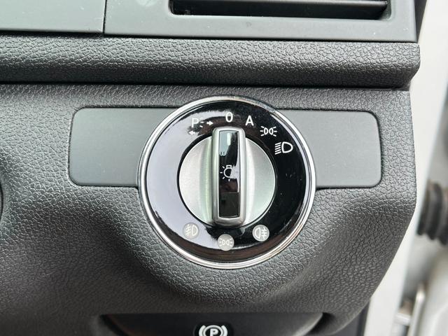 Ｃクラスステーションワゴン Ｃ２００コンプレッサーワゴン　エレガンス　バックカメラ　ナビ　オートクルーズコントロール　アルミホイール　ＨＩＤ　ＡＴ　盗難防止システム　ルーフレール　ＡＢＳ　ＣＤ　エアコン　パワーステアリング　パワーウィンドウ　運転席エアバッグ（7枚目）
