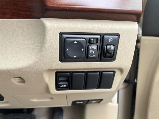 ブルーバードシルフィ ２０Ｍ　ＥＴＣ　ナビ　ＴＶ　オートライト　ＣＶＴ　キーレスエントリー　電動格納ミラー　ＣＤ　ＤＶＤ再生　衝突安全ボディ　ＡＢＳ　エアコン　パワーステアリング　パワーウィンドウ（9枚目）