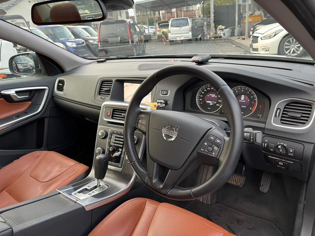 Ｓ６０ ドライブｅ　クリアランスソナー　オートクルーズコントロール　ナビ　アルミホイール　ＡＴ　シートヒーター　スマートキー　盗難防止システム　パワーシート　ＣＤ　ＡＢＳ　エアコン　パワーステアリング　パワーウィンドウ（3枚目）