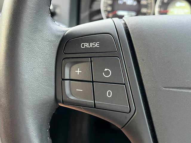Ｓ６０ ドライブｅ　クリアランスソナー　オートクルーズコントロール　ナビ　アルミホイール　ＡＴ　シートヒーター　スマートキー　盗難防止システム　パワーシート　ＣＤ　ＡＢＳ　エアコン　パワーステアリング　パワーウィンドウ（7枚目）