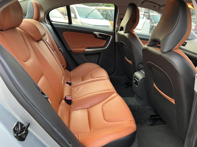 Ｓ６０ ドライブｅ　クリアランスソナー　オートクルーズコントロール　ナビ　アルミホイール　ＡＴ　シートヒーター　スマートキー　盗難防止システム　パワーシート　ＣＤ　ＡＢＳ　エアコン　パワーステアリング　パワーウィンドウ（12枚目）