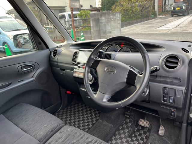 タント カスタムＲＳ　バックカメラ　電動スライドドア　ナビ　ＨＩＤ　スマートキー　アイドリングストップ　ベンチシート　ＣＶＴ　盗難防止システム　ＡＢＳ　アルミホイール　衝突安全ボディ　エアコン（3枚目）
