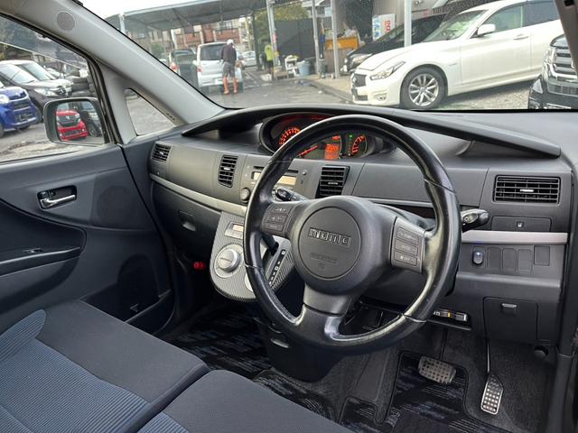 ムーヴ カスタム　ＲＳ　４ＷＤ　ＥＴＣ　ＨＩＤ　スマートキー　ベンチシート　ＣＶＴ　盗難防止システム　ＡＢＳ　ＣＤ　ＭＤ　アルミホイール　衝突安全ボディ　エアコン　パワーステアリング　パワーウィンドウ　運転席エアバッグ（3枚目）