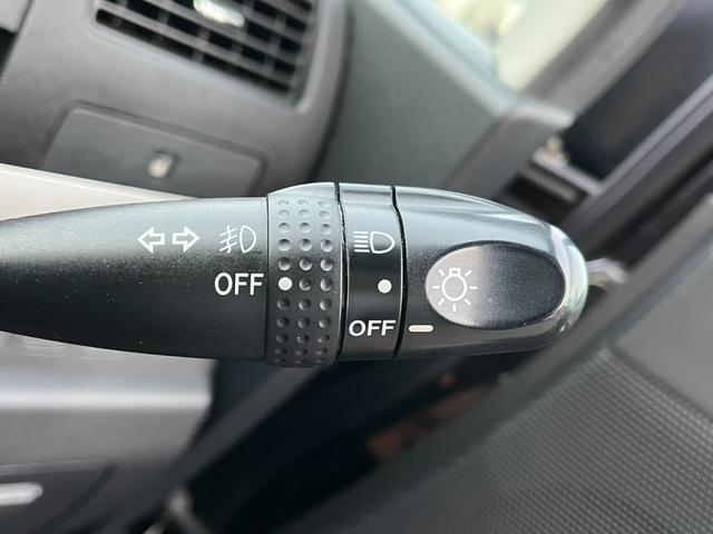 ムーヴ カスタム　ＲＳ　４ＷＤ　ＥＴＣ　ＨＩＤ　スマートキー　ベンチシート　ＣＶＴ　盗難防止システム　ＡＢＳ　ＣＤ　ＭＤ　アルミホイール　衝突安全ボディ　エアコン　パワーステアリング　パワーウィンドウ　運転席エアバッグ（7枚目）
