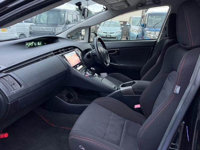 プリウス Ｓツーリングセレクション・Ｇ’ｓ　ＥＴＣ　バックカメラ　ナビ　ＴＶ　アルミホイール　オートライト　ＨＩＤ　ＣＶＴ　電動格納ミラー　盗難防止システム　パワーシート　ＣＤ　ＤＶＤ再生　ＵＳＢ　Ｂｌｕｅｔｏｏｔｈ　衝突安全ボディ　ＡＢＳ（23枚目）