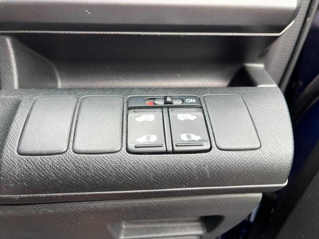 ステップワゴンスパーダ Ｓ　バックカメラ　ナビ　ＴＶ　両側電動スライドドア　オートライト　ＨＩＤ　スマートキー　ＣＶＴ　アルミホイール　ＣＤ　ＤＶＤ再生　盗難防止システム　衝突安全ボディ　ＡＢＳ　エアコン　パワーステアリング（8枚目）