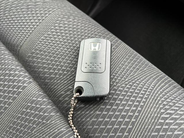 ステップワゴンスパーダ Ｓ　バックカメラ　ナビ　ＴＶ　両側電動スライドドア　オートライト　ＨＩＤ　スマートキー　ＣＶＴ　アルミホイール　ＣＤ　ＤＶＤ再生　盗難防止システム　衝突安全ボディ　ＡＢＳ　エアコン　パワーステアリング（9枚目）