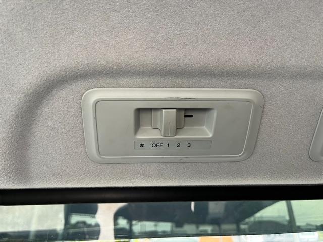 ステップワゴンスパーダ Ｓ　バックカメラ　ナビ　ＴＶ　両側電動スライドドア　オートライト　ＨＩＤ　スマートキー　ＣＶＴ　アルミホイール　ＣＤ　ＤＶＤ再生　盗難防止システム　衝突安全ボディ　ＡＢＳ　エアコン　パワーステアリング（10枚目）