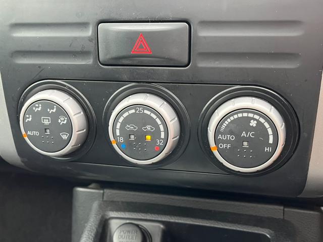エクストレイル ２０Ｘｔ　４ＷＤ　オートクルーズコントロール　サンルーフ　ナビ　オートライト　アルミホイール　スマートキー　シートヒーター　ＣＶＴ　衝突安全ボディ　ＡＢＳ　ＥＳＣ　エアコン　パワーステアリング　パワーウィンドウ（5枚目）