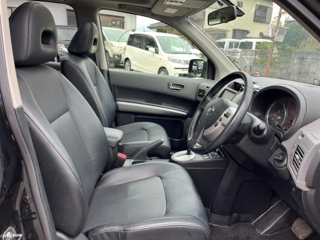 エクストレイル ２０Ｘｔ　４ＷＤ　オートクルーズコントロール　サンルーフ　ナビ　オートライト　アルミホイール　スマートキー　シートヒーター　ＣＶＴ　衝突安全ボディ　ＡＢＳ　ＥＳＣ　エアコン　パワーステアリング　パワーウィンドウ（10枚目）