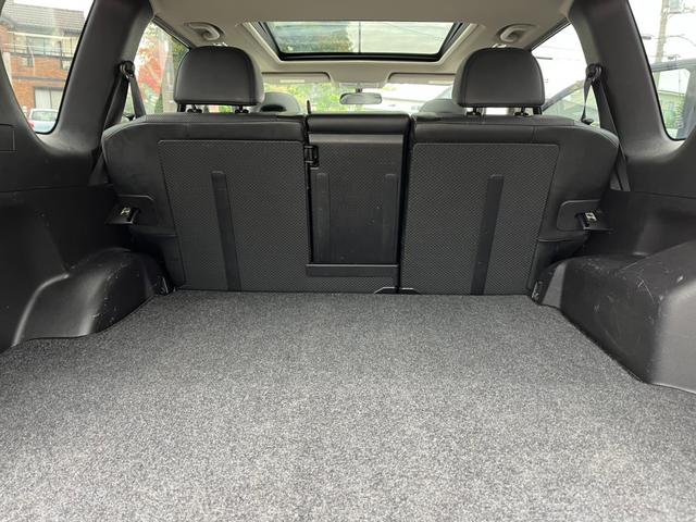 エクストレイル ２０Ｘｔ　４ＷＤ　オートクルーズコントロール　サンルーフ　ナビ　オートライト　アルミホイール　スマートキー　シートヒーター　ＣＶＴ　衝突安全ボディ　ＡＢＳ　ＥＳＣ　エアコン　パワーステアリング　パワーウィンドウ（12枚目）