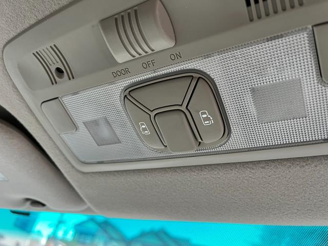 エスティマ ２．４アエラス　Ｇエディション　４ＷＤ　ＥＴＣ　バックカメラ　ナビ　両側電動スライドドア　オートライト　ＨＩＤ　スマートキー　３列シート　フルフラット　ウォークスルー　オットマン　ＣＶＴ　アルミホイール　ＣＤ（8枚目）