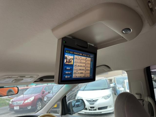 エスティマ ２．４アエラス　Ｇエディション　４ＷＤ　ＥＴＣ　バックカメラ　ナビ　両側電動スライドドア　オートライト　ＨＩＤ　スマートキー　３列シート　フルフラット　ウォークスルー　オットマン　ＣＶＴ　アルミホイール　ＣＤ（9枚目）