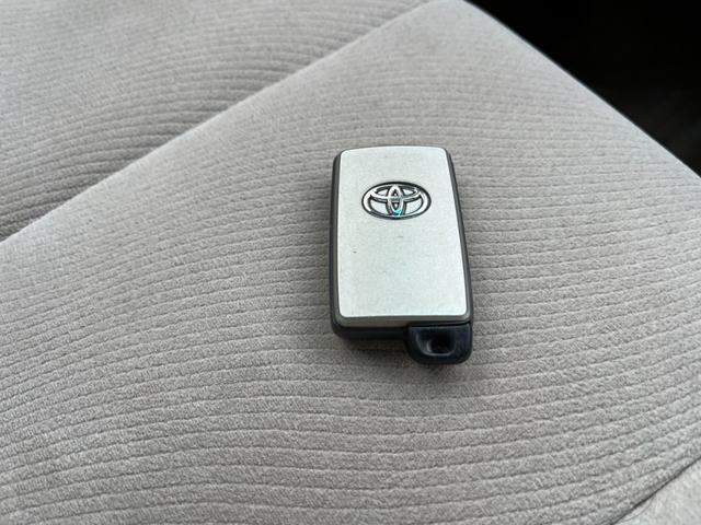 エスティマ ２．４アエラス　Ｇエディション　４ＷＤ　ＥＴＣ　バックカメラ　ナビ　両側電動スライドドア　オートライト　ＨＩＤ　スマートキー　３列シート　フルフラット　ウォークスルー　オットマン　ＣＶＴ　アルミホイール　ＣＤ（13枚目）