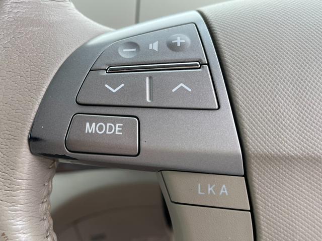 エスティマハイブリッド Ｇ　４ＷＤ　バックカメラ　フロントカメラ　ナビ　オートクルーズコントロール　パークアシスト　両側電動スライドドア　オートライト　ＨＩＤ　スマートキー　後席モニター　３列シート　フルフラット（8枚目）