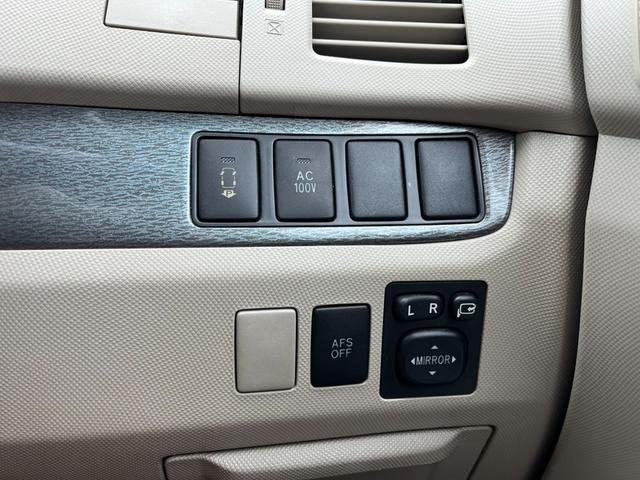 エスティマハイブリッド Ｇ　４ＷＤ　バックカメラ　フロントカメラ　ナビ　オートクルーズコントロール　パークアシスト　両側電動スライドドア　オートライト　ＨＩＤ　スマートキー　後席モニター　３列シート　フルフラット（10枚目）