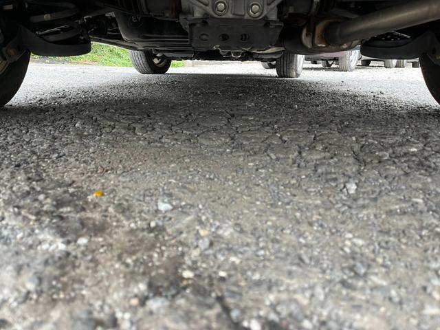 エスティマハイブリッド Ｇ　４ＷＤ　バックカメラ　フロントカメラ　ナビ　オートクルーズコントロール　パークアシスト　両側電動スライドドア　オートライト　ＨＩＤ　スマートキー　後席モニター　３列シート　フルフラット（23枚目）