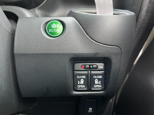Ｎ－ＢＯＸカスタム Ｇ・ターボパッケージ　４ＷＤ　バックカメラ　両側電動スライドドア　ナビ　ＴＶ　オートクルーズコントロール　ＨＩＤ　スマートキー　アイドリングストップ　ベンチシート　ＣＶＴ　盗難防止システム　ＡＢＳ　ＥＳＣ　ＣＤ　ＵＳＢ（8枚目）
