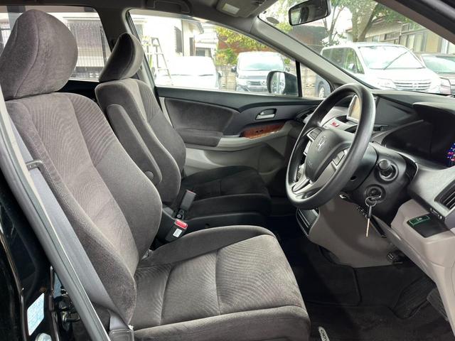 オデッセイ Ｍファインスピリット　バックカメラ　ナビ　ＴＶ　オートライト　ＨＩＤ　キーレスエントリー　３列シート　ＣＶＴ　ＣＤ　ＤＶＤ再生　ＵＳＢ　Ｂｌｕｅｔｏｏｔｈ　盗難防止システム　衝突安全ボディ　ＡＢＳ　エアコン（11枚目）