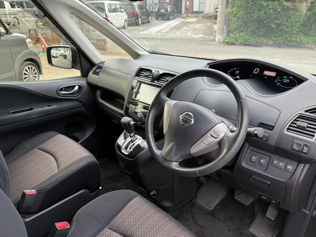 セレナ ハイウェイスターＳ－ＨＶアドバンスドセーフティパック　全周囲カメラ　クリアランスソナー　オートクルーズコントロール　レーンアシスト　衝突被害軽減システム　両側電動スライドドア　スマートキー　アイドリングストップ　電動格納ミラー　３列シート　ウォークスルー（3枚目）