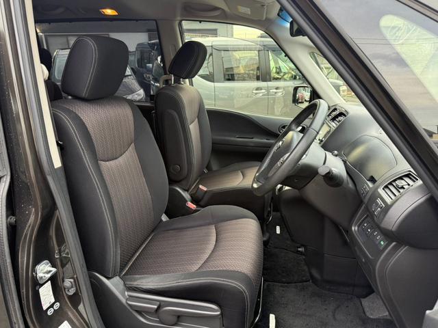 セレナ ハイウェイスターＳ－ＨＶアドバンスドセーフティパック　全周囲カメラ　クリアランスソナー　オートクルーズコントロール　レーンアシスト　衝突被害軽減システム　両側電動スライドドア　スマートキー　アイドリングストップ　電動格納ミラー　３列シート　ウォークスルー（7枚目）