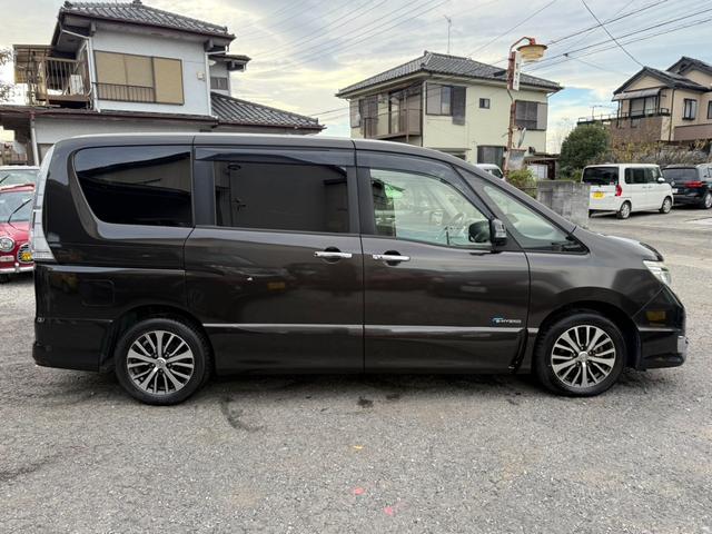 セレナ ハイウェイスターＳ－ＨＶアドバンスドセーフティパック　全周囲カメラ　クリアランスソナー　オートクルーズコントロール　レーンアシスト　衝突被害軽減システム　両側電動スライドドア　スマートキー　アイドリングストップ　電動格納ミラー　３列シート　ウォークスルー（15枚目）