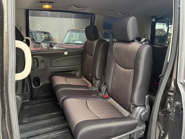 セレナ ハイウェイスターＳ－ＨＶアドバンスドセーフティパック　全周囲カメラ　クリアランスソナー　オートクルーズコントロール　レーンアシスト　衝突被害軽減システム　両側電動スライドドア　スマートキー　アイドリングストップ　電動格納ミラー　３列シート　ウォークスルー（24枚目）