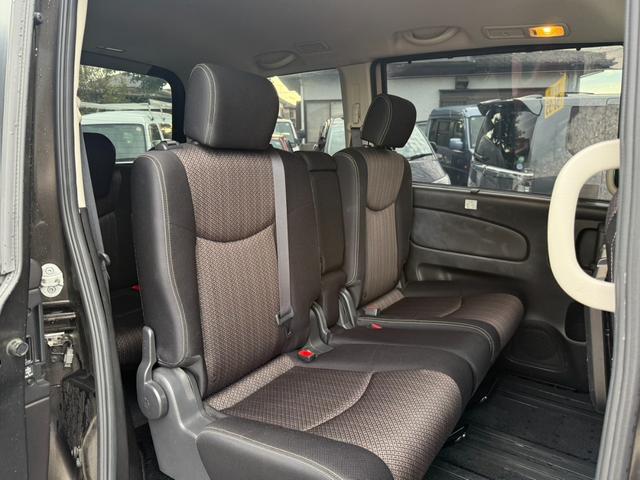 セレナ ハイウェイスターＳ－ＨＶアドバンスドセーフティパック　全周囲カメラ　クリアランスソナー　オートクルーズコントロール　レーンアシスト　衝突被害軽減システム　両側電動スライドドア　スマートキー　アイドリングストップ　電動格納ミラー　３列シート　ウォークスルー（25枚目）