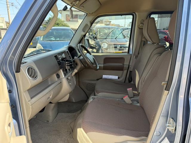 エブリイワゴン ＪＰターボ　４ＷＤ　ＥＴＣ　両側スライドドア　キーレスエントリー　シートヒーター　ＡＴ　盗難防止システム　ＡＢＳ　ＣＤ　アルミホイール　衝突安全ボディ　エアコン　パワーステアリング　パワーウィンドウ（8枚目）