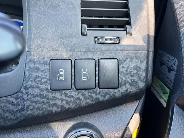 アイシス プラタナ　Ｖセレクション　４ＷＤ　バックカメラ　ナビ　ＴＶ　両側電動スライドドア　オートライト　ＨＩＤ　スマートキー　３列シート　ＣＶＴ　アルミホイール　ＣＤ　ＵＳＢ（7枚目）