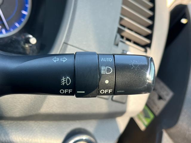 アイシス プラタナ　Ｖセレクション　４ＷＤ　バックカメラ　ナビ　ＴＶ　両側電動スライドドア　オートライト　ＨＩＤ　スマートキー　３列シート　ＣＶＴ　アルミホイール　ＣＤ　ＵＳＢ（9枚目）