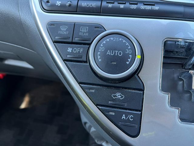 アイシス プラタナ　４ＷＤ　バックカメラ　ナビ　ＴＶ　両側スライド・片側電動　オートライト　ＨＩＤ　スマートキー　３列シート　ＣＶＴ　アルミホイール　ＣＤ　ＤＶＤ再生　ミュージックプレイヤー接続可　盗難防止システム（8枚目）