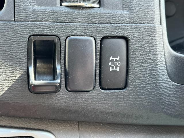 アイシス プラタナ　４ＷＤ　バックカメラ　ナビ　ＴＶ　両側スライド・片側電動　オートライト　ＨＩＤ　スマートキー　３列シート　ＣＶＴ　アルミホイール　ＣＤ　ＤＶＤ再生　ミュージックプレイヤー接続可　盗難防止システム（10枚目）