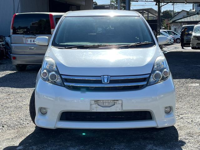 アイシス プラタナ　４ＷＤ　バックカメラ　ナビ　ＴＶ　両側スライド・片側電動　オートライト　ＨＩＤ　スマートキー　３列シート　ＣＶＴ　アルミホイール　ＣＤ　ＤＶＤ再生　ミュージックプレイヤー接続可　盗難防止システム（13枚目）