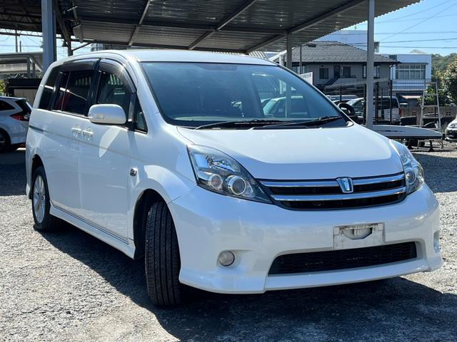 アイシス プラタナ　４ＷＤ　バックカメラ　ナビ　ＴＶ　両側スライド・片側電動　オートライト　ＨＩＤ　スマートキー　３列シート　ＣＶＴ　アルミホイール　ＣＤ　ＤＶＤ再生　ミュージックプレイヤー接続可　盗難防止システム（14枚目）