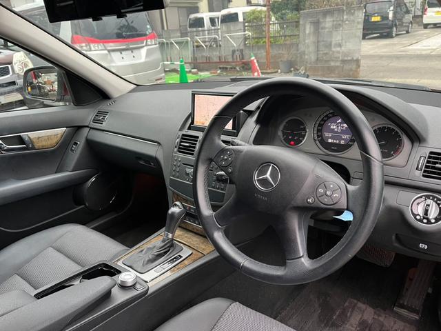 Cクラスステーションワゴン C200コンプレッサーステーションワゴン バックカメラ ナビ TV オートクルーズコントロール アルミホイール キーレスエントリー AT 盗難防止システム ルーフレール ABS エアコン パワーステアリング パワーウィンドウ(3枚目)