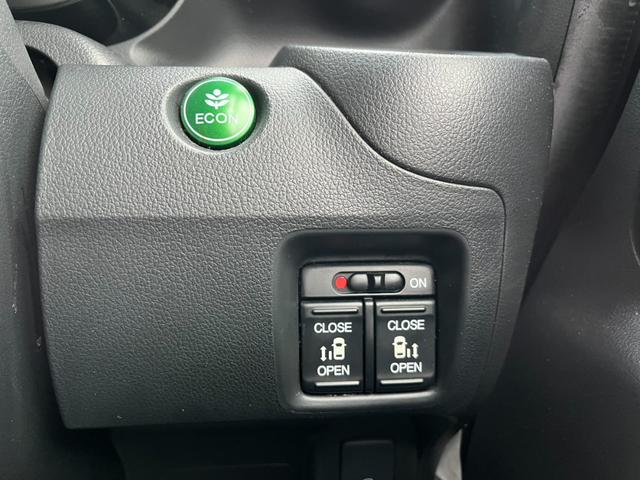 Ｎ－ＢＯＸカスタム Ｇ　ターボＳＳパッケージ　４ＷＤ　バックカメラ　両側電動スライドドア　ナビ　ＴＶ　オートクルーズコントロール　オートライト　ＨＩＤ　スマートキー　アイドリングストップ　ベンチシート　ＣＶＴ　盗難防止システム　ＡＢＳ　ＥＳＣ（7枚目）