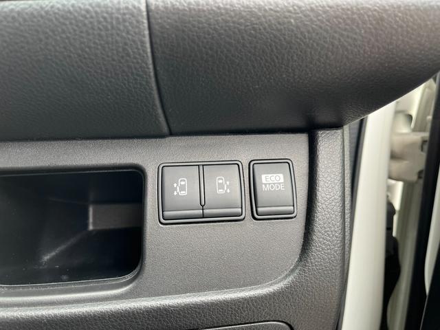 セレナ ライダー　ブラックライン　Ｓ－ハイブリッド　バックカメラ　ナビ　ＴＶ　オートクルーズコントロール　両側電動スライドドア　オートライト　ＨＩＤ　スマートキー　後席モニター　３列シート　ウォークスルー　ＣＶＴ　アルミホイール　ＣＤ　ＤＶＤ再生（6枚目）