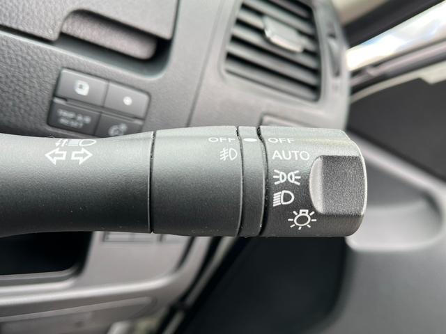 セレナ ライダー　ブラックライン　Ｓ－ハイブリッド　バックカメラ　ナビ　ＴＶ　オートクルーズコントロール　両側電動スライドドア　オートライト　ＨＩＤ　スマートキー　後席モニター　３列シート　ウォークスルー　ＣＶＴ　アルミホイール　ＣＤ　ＤＶＤ再生（10枚目）