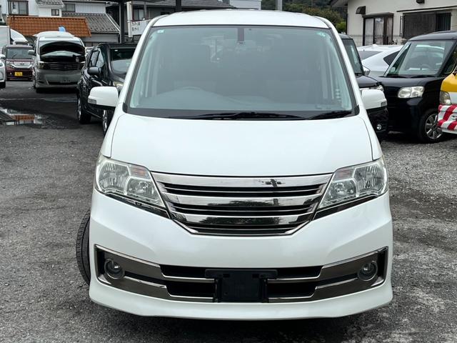 セレナ ライダー　ブラックライン　Ｓ－ハイブリッド　バックカメラ　ナビ　ＴＶ　オートクルーズコントロール　両側電動スライドドア　オートライト　ＨＩＤ　スマートキー　後席モニター　３列シート　ウォークスルー　ＣＶＴ　アルミホイール　ＣＤ　ＤＶＤ再生（13枚目）