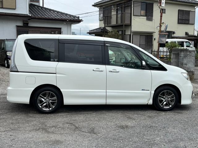 セレナ ライダー　ブラックライン　Ｓ－ハイブリッド　バックカメラ　ナビ　ＴＶ　オートクルーズコントロール　両側電動スライドドア　オートライト　ＨＩＤ　スマートキー　後席モニター　３列シート　ウォークスルー　ＣＶＴ　アルミホイール　ＣＤ　ＤＶＤ再生（15枚目）